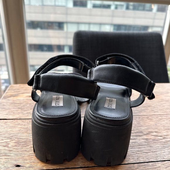 Steve Madden Louella Black Platform Sandal - Picture 5 of 9